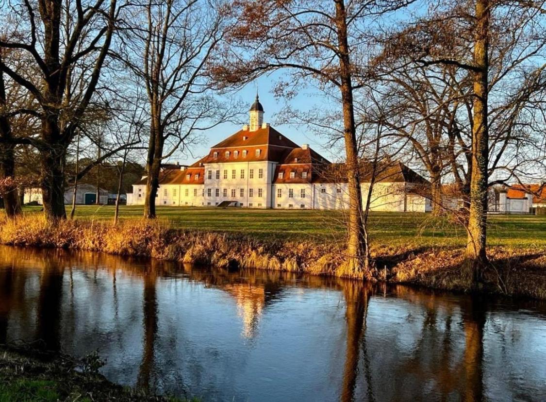 Internat Schloss Spiegelberg Bed and Breakfast Neustadt  Buitenkant foto